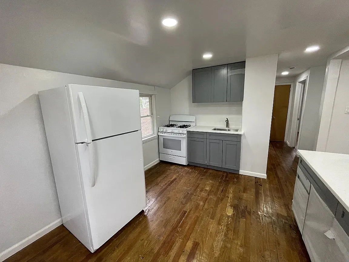 2 bed, $2,400 — Photo 4