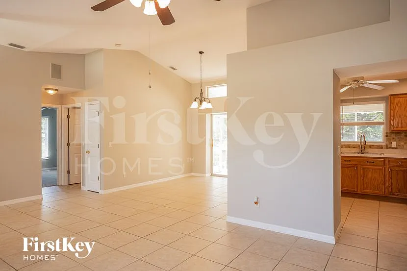 3 bed, 2.0 bath, 1438 sqft, $2,030 — Photo 2