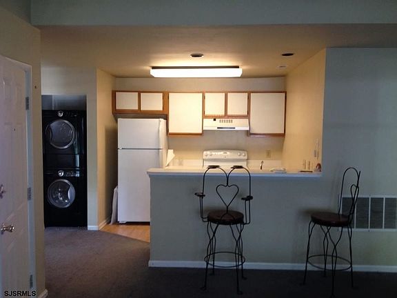 4th image of 123 Driftwood Ct #105