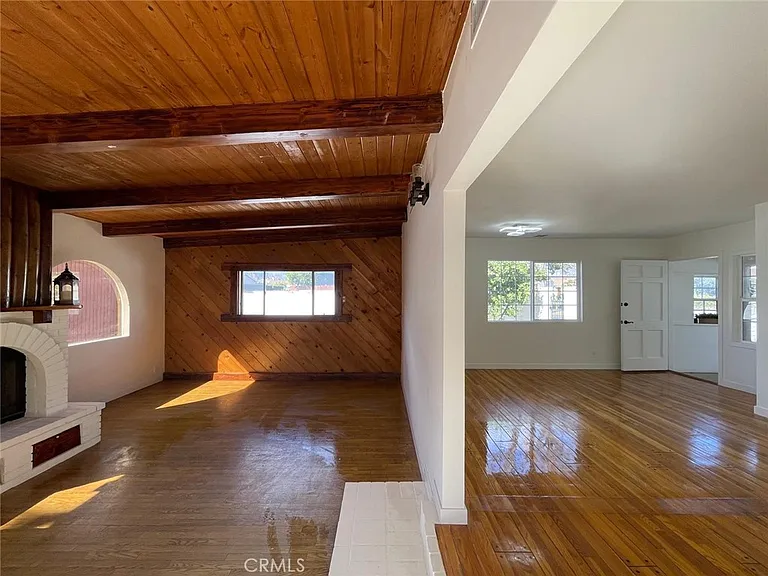 7359 Amestoy Ave — Photo 10