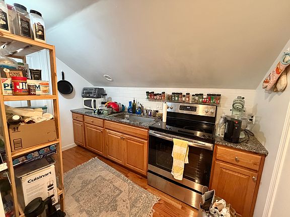 3rd image of 92 Wallingford Rd APT A