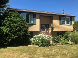 12 Sumac Trl, Narragansett, RI 02882