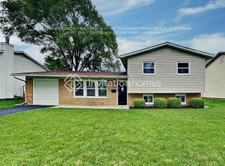 6899 Meadowbrook Ln, Hanover Park, IL 60133