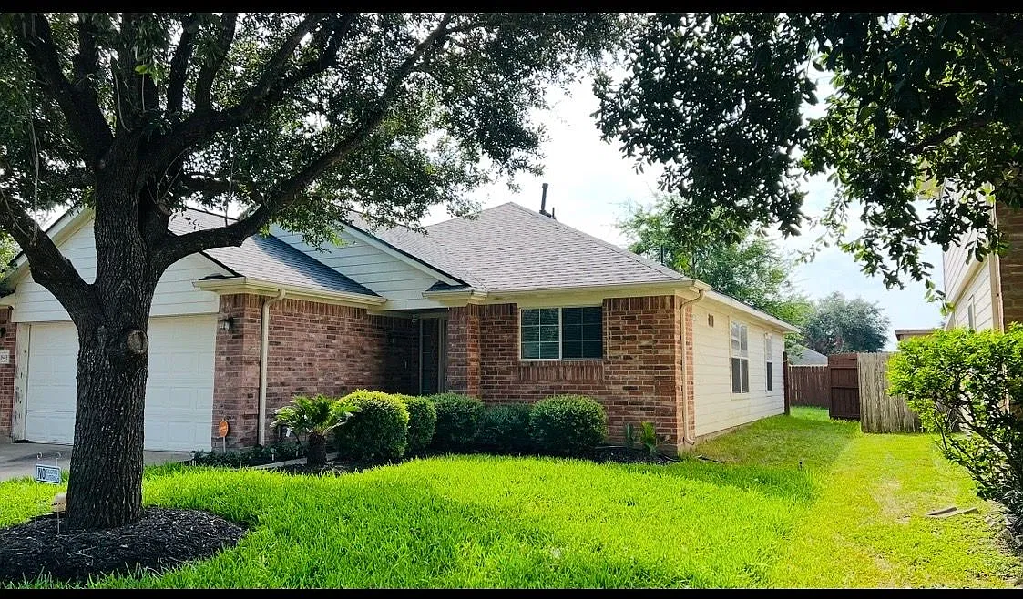 3 bed, 2.0 bath, 1703 sqft, $2,150 — Photo 2