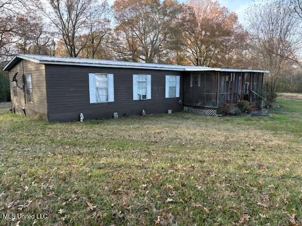 1588 Pettey Rd, Forest, MS 39074