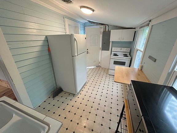 3rd image of 702 Progress St NE #3