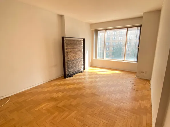 200 East 69th Street image 5 of 14