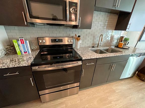 5th image of 1801 Curtis St #2112