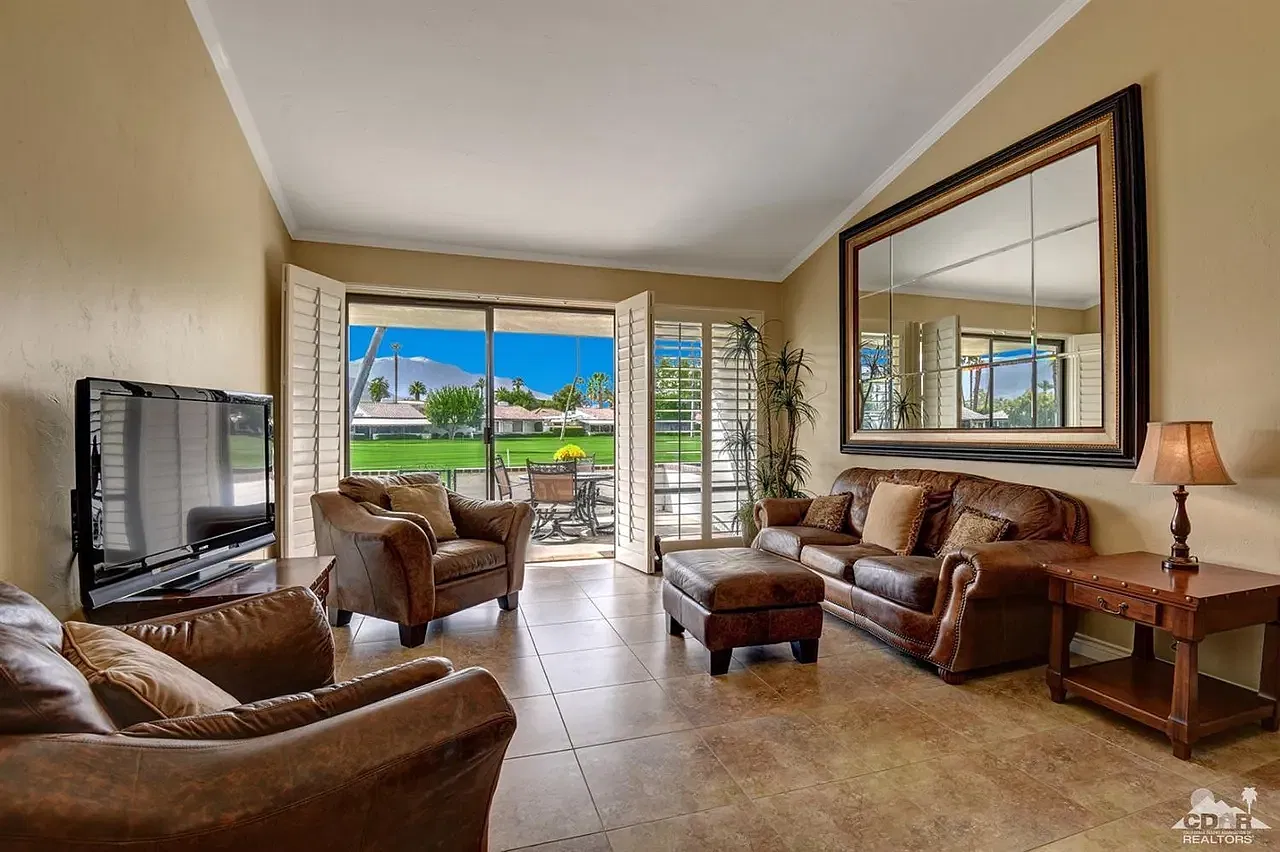 2 bed, 1270 sqft, $3,300 — Photo 2