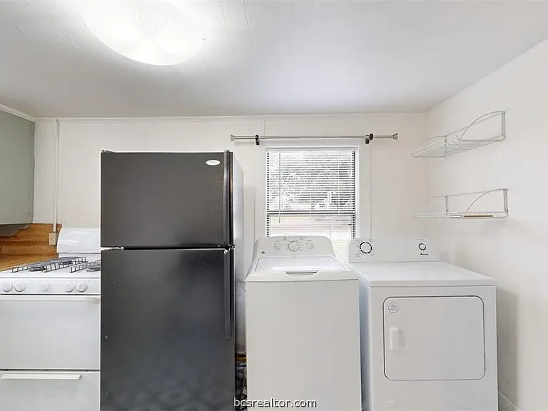 303 Montclair Ave — Photo 6