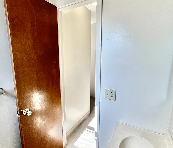 Oak Manor Dr — Photo 69