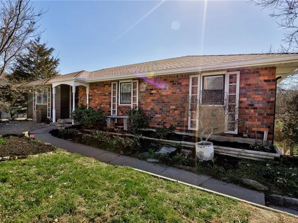 6911 NW Blair Rd, Parkville, MO 64152