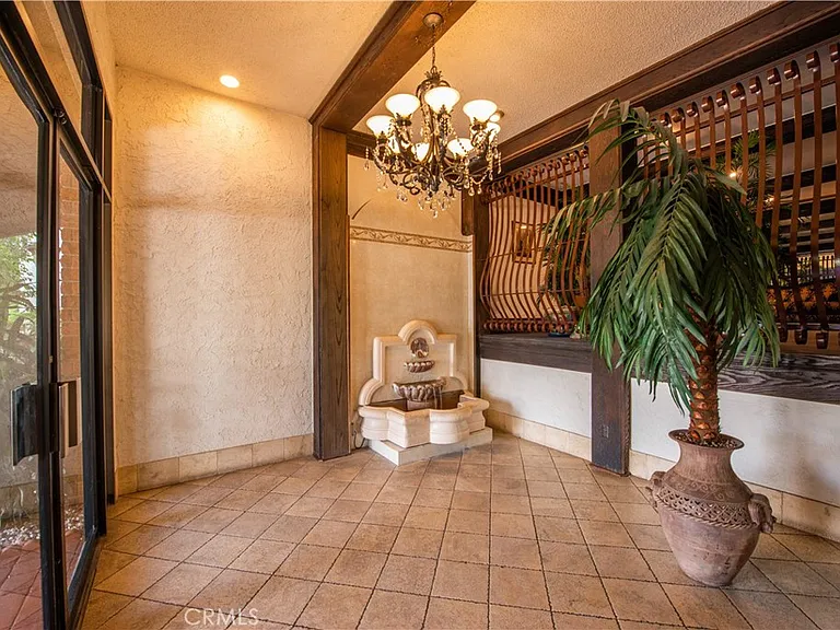 12830 Burbank Blvd #305 — Photo 18
