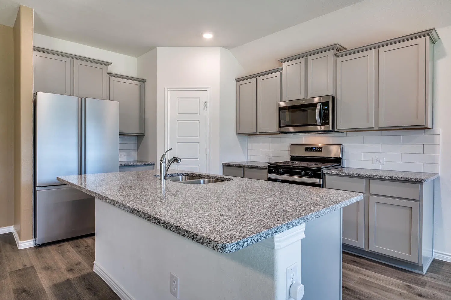 3 bed, 1639 sqft, $2,200 — Photo 3
