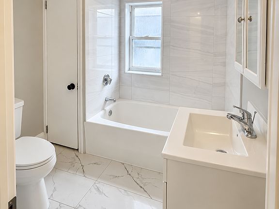 4th image of 34-36 Waverly St #1