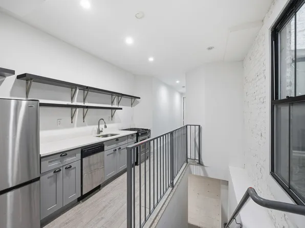 1821 Putnam Avenue image 2 of 15