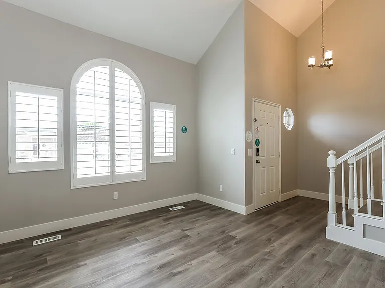 6873 S 3235 W — Photo 6