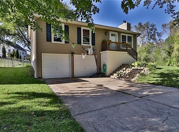2nd image of 832 N Sioux Ave