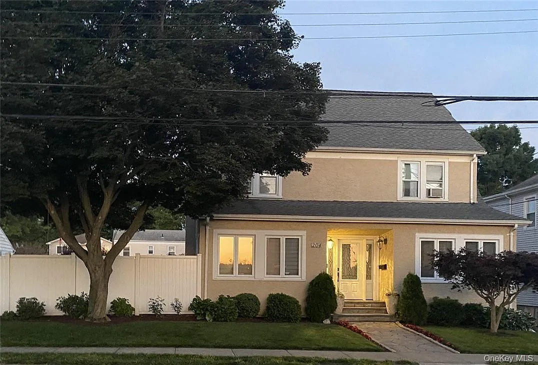 204 Lakeview Avenue, Harrison, NY 10604 — Photo 1
