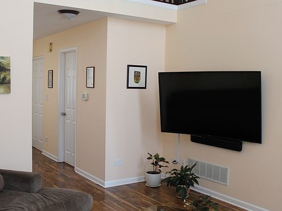3rd image of 707 Kingsbridge Dr