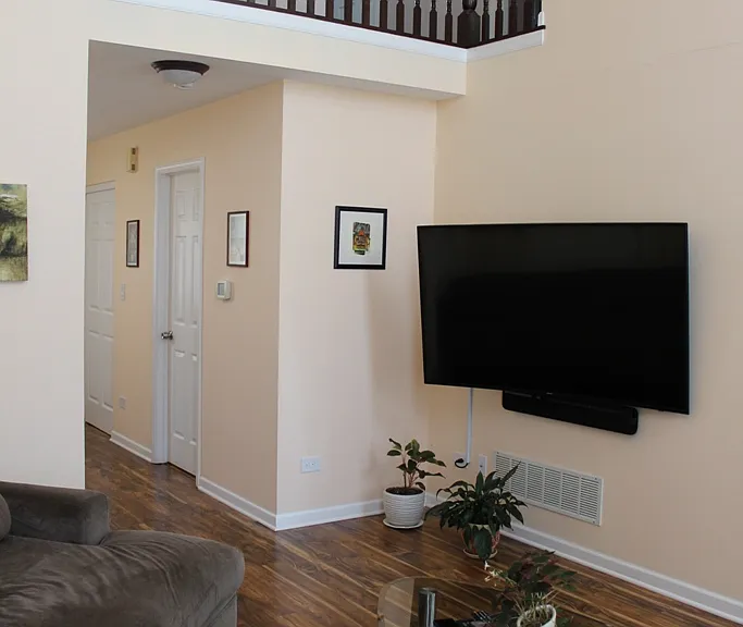 707 Kingsbridge Dr — Photo 3