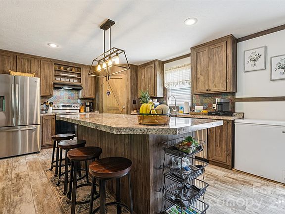 5th image of 525 Haviture Way