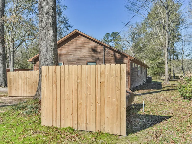 24237 Creekwood Dr — Photo 42
