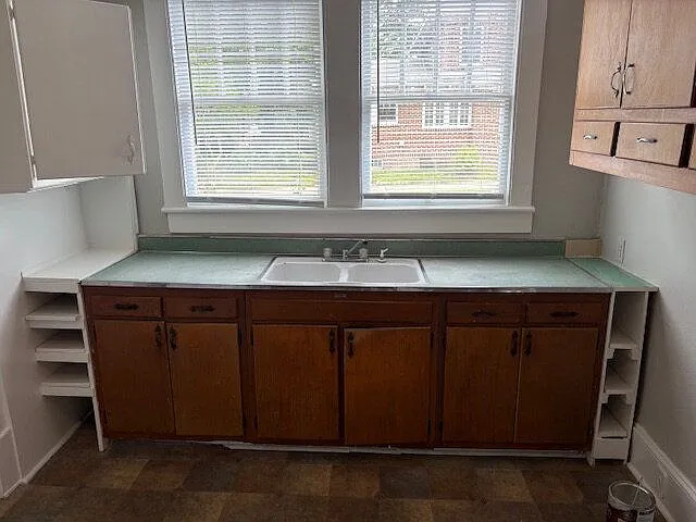 313 S Summit St — Photo 5