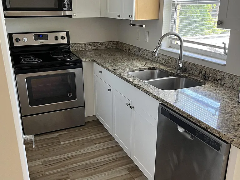 7029 Hibiscus Ave S #4 — Photo 9
