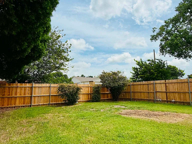 1101 Lombardy Dr — Photo 14