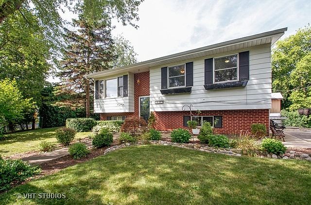 1st image of 502 W Hawthorne Dr