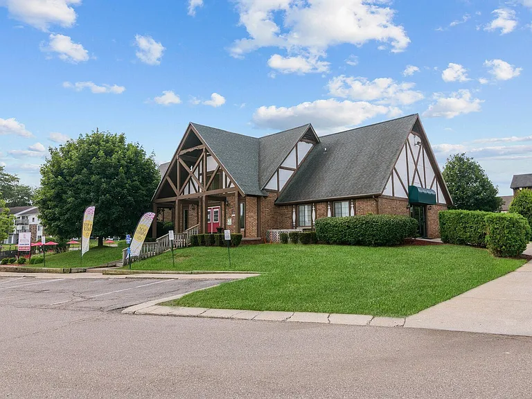 Residences at Grand Blanc Apartments - Grand Blanc, MI — Photo 40