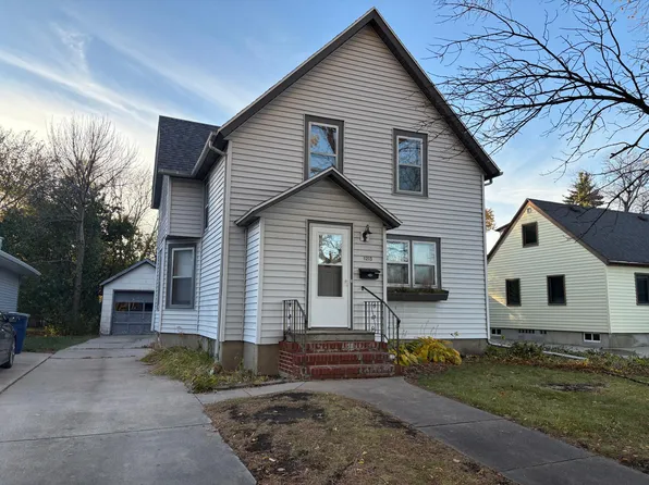 1215 6th St S, Moorhead, MN 56560