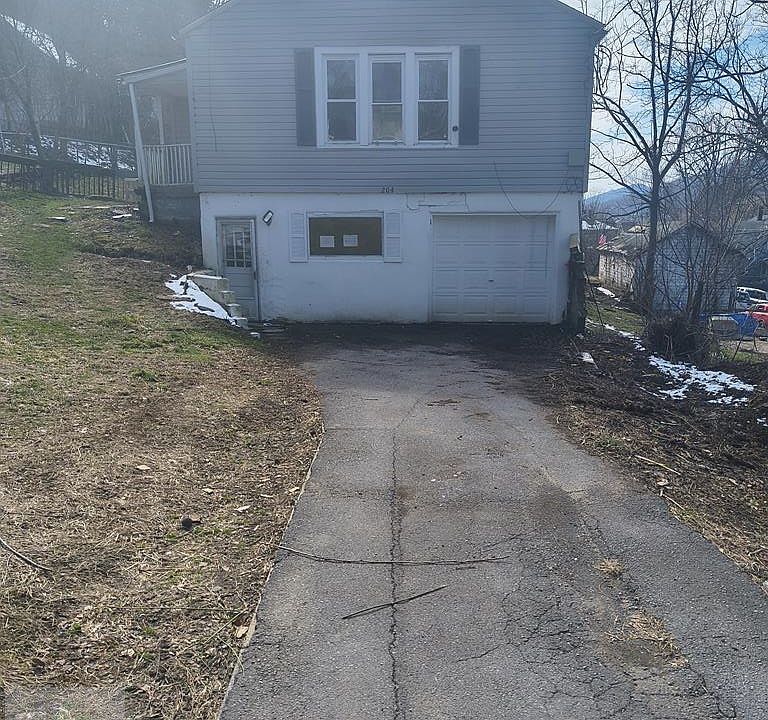 1st image of 204 Cedar St
