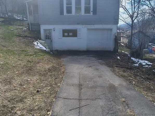 204 Cedar St, Bluefield, WV 24701