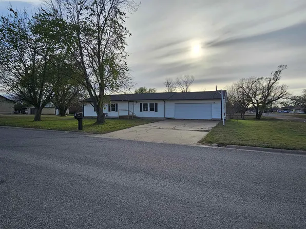 305 S 11th St, Kiowa, KS 67070