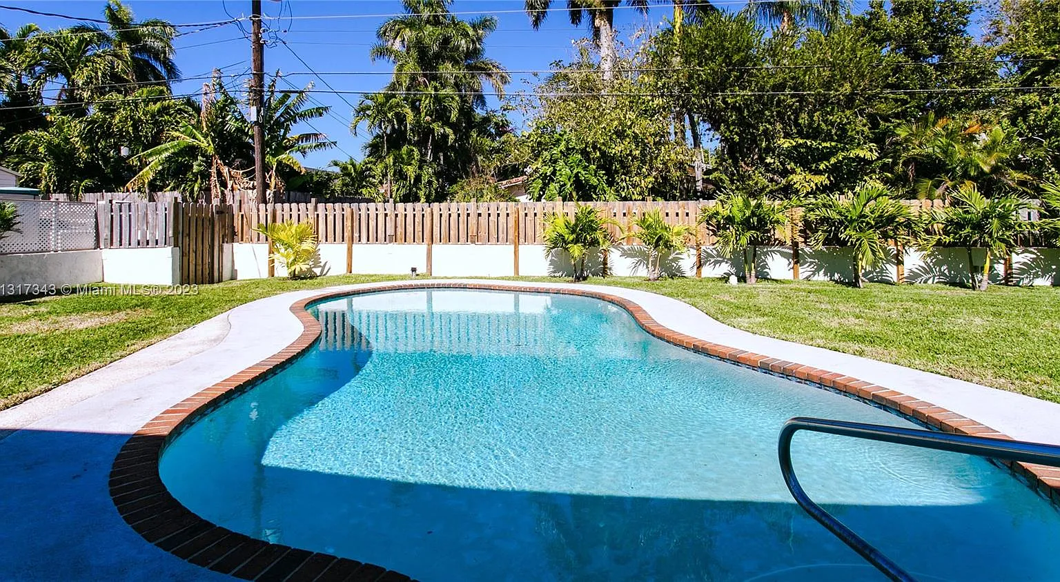 Hollywood Lakes Section — Photo 2