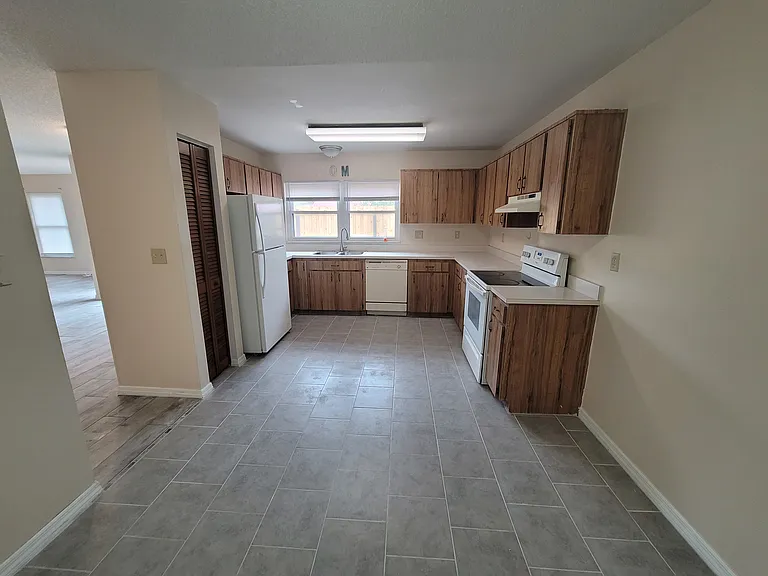 456 Hunter Cir — Photo 8