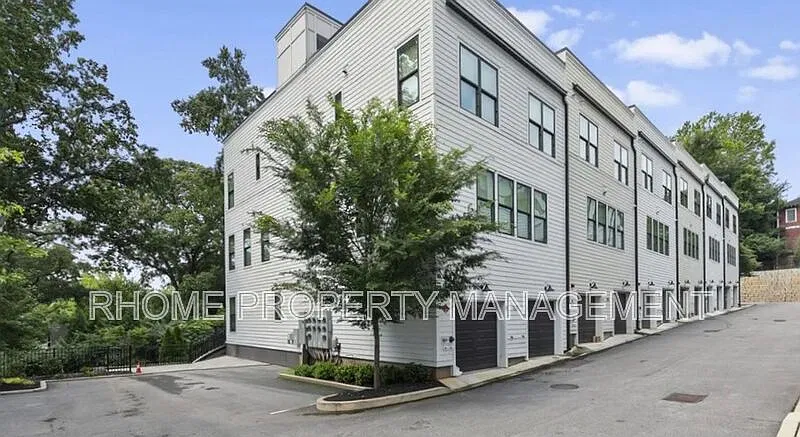 2 bed, 2.5 bath, 1280 sqft, $2,600 — Photo 3