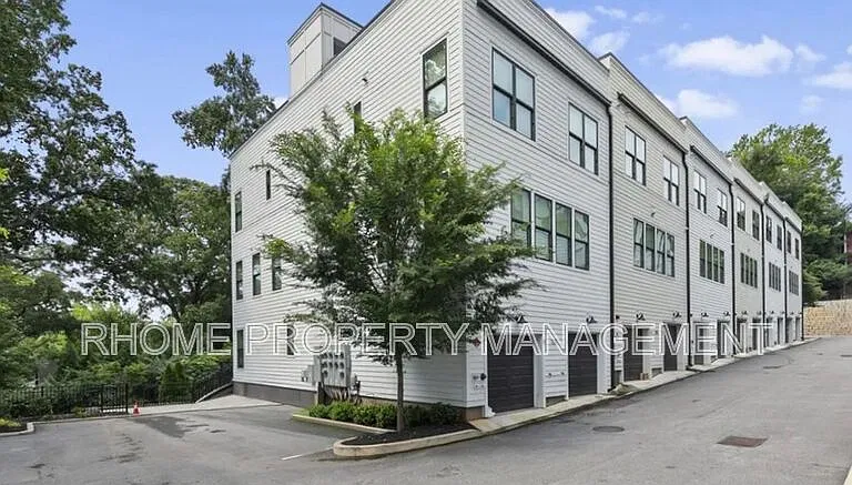 729 Eloise Way SE — Photo 3