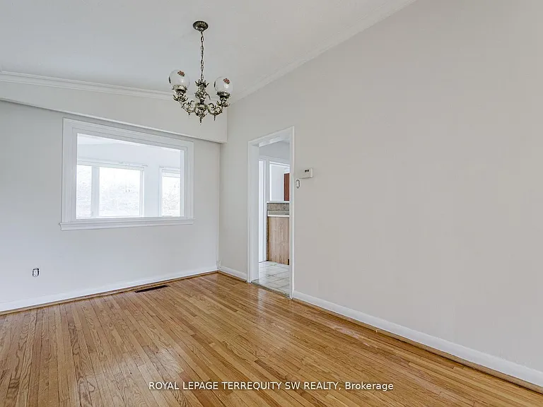 35 Euphrasia Dr — Photo 12