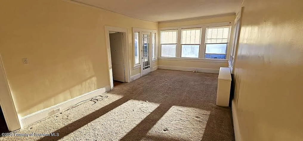 3 bed, 1.0 bath, 1246 sqft, $1,550 — Photo 3