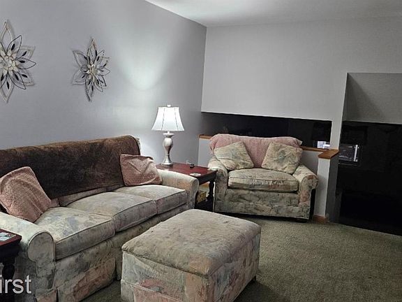 4th image of 27771 Lorenz St