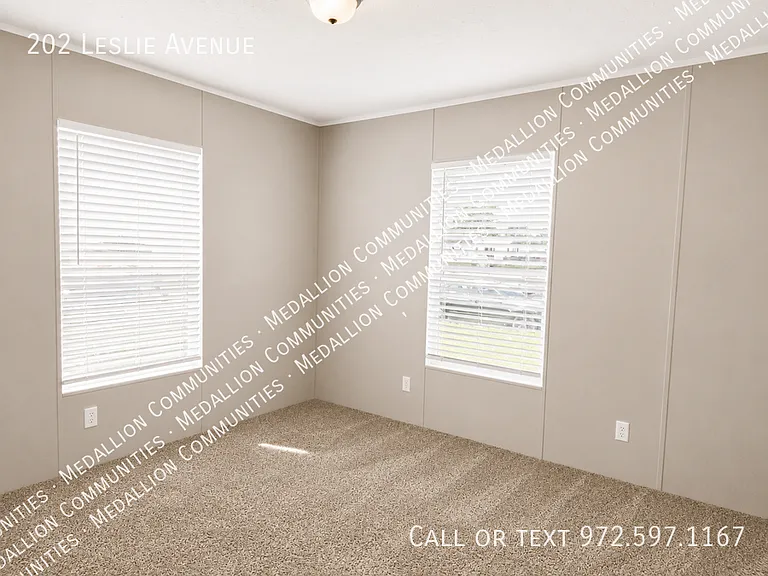 202 Leslie Ave — Photo 10