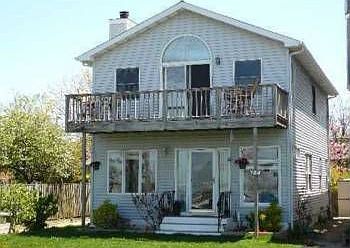 1st image of 734 W Bay Dr