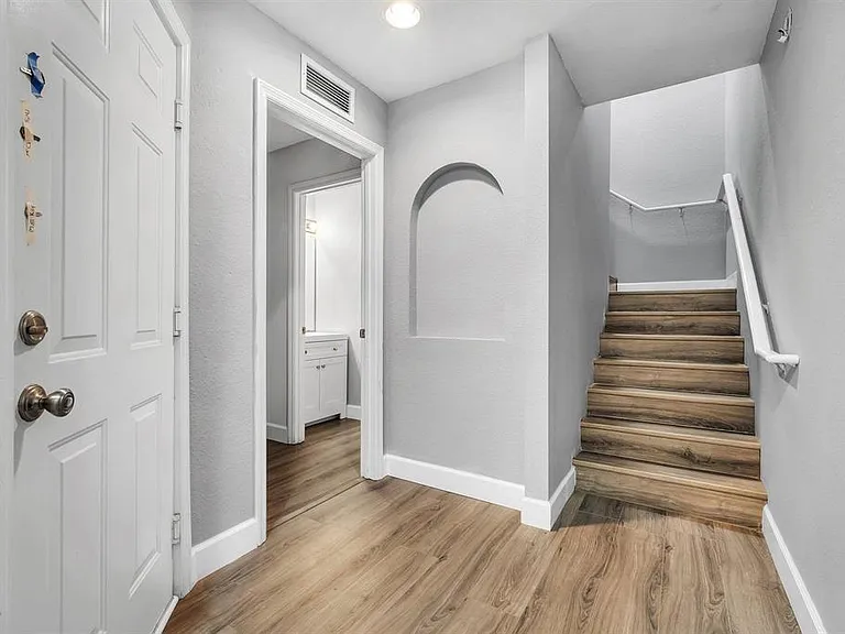 2322 Timber Oaks Ln — Photo 3