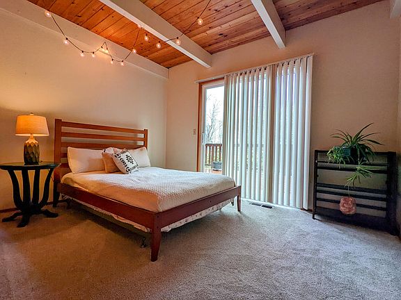 4th image of 2778 NE Alderwood Ln