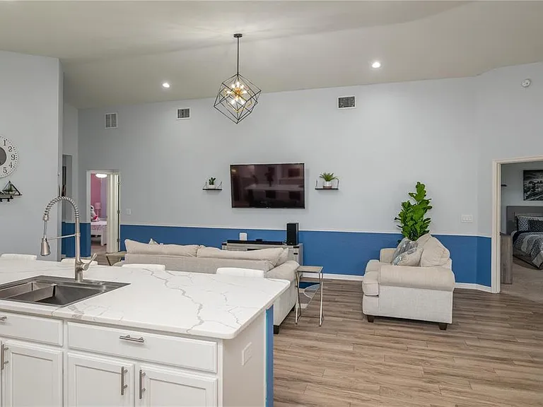 501 Interlock St — Photo 12