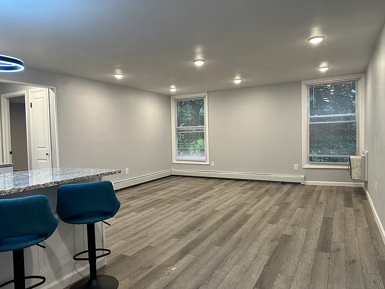 910 Teall Ave #8 — Photo 4