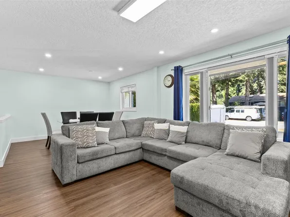 1039 Haslam Ave, Langford, BC V9B 2N3